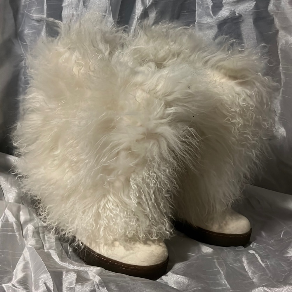 Fury bear paw boots